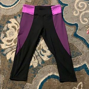 Women’s workout capris in size Large